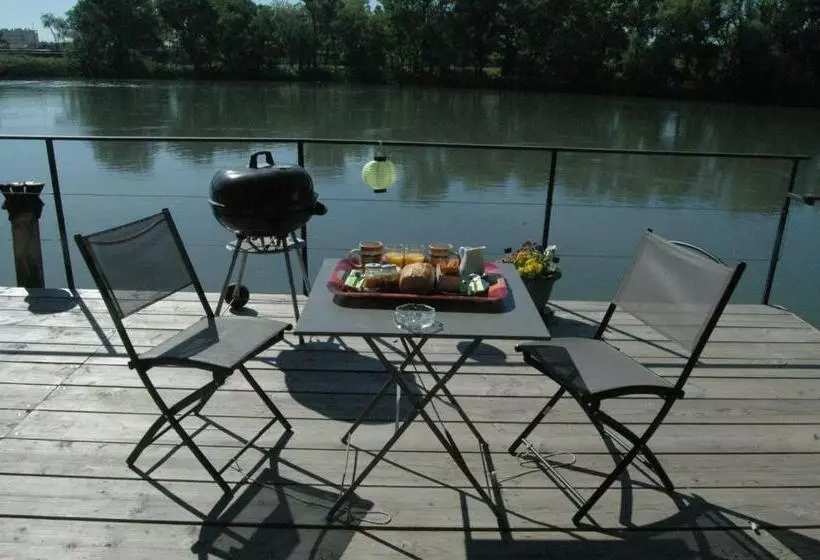 تختخواب و صبحانه Pã©niche Espoir Bulle