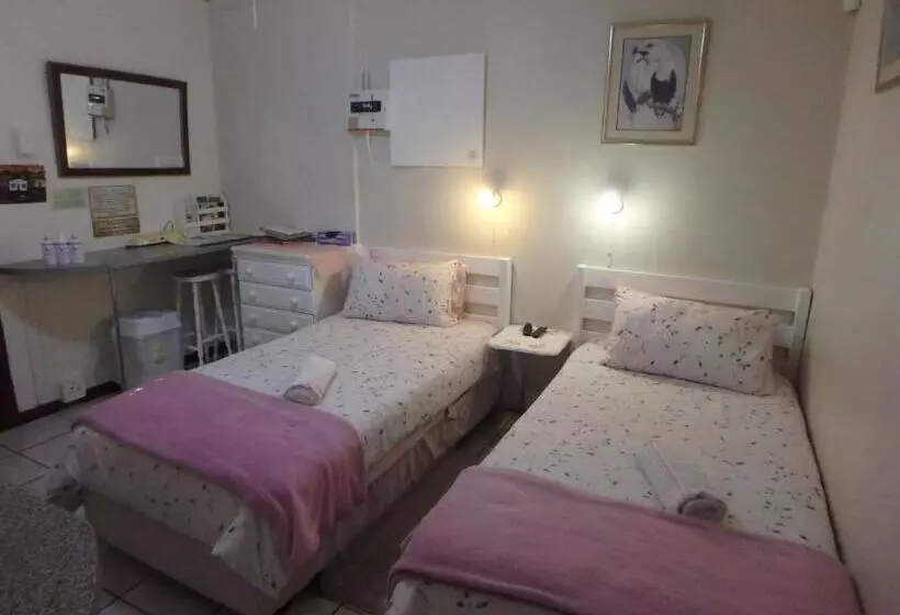 Eagle S Nest B&b/self Catering