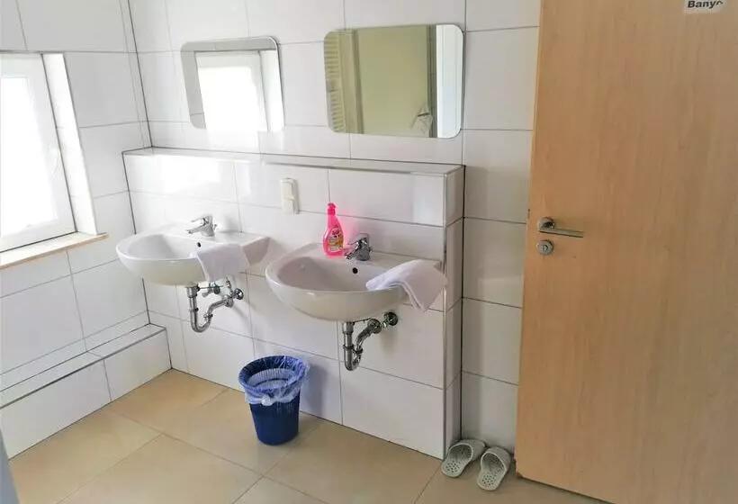 ホテル Airport Global Hostel