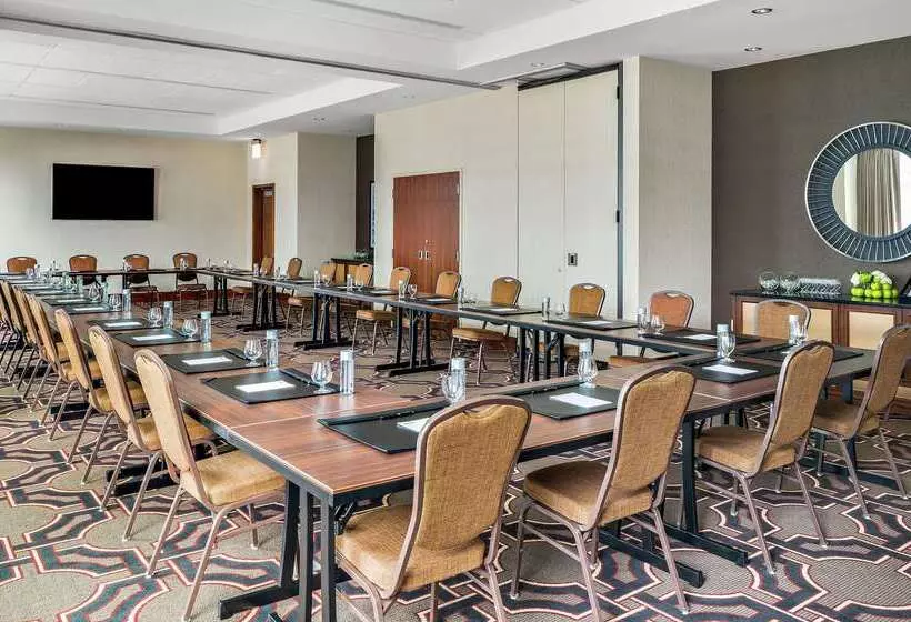 هتل Hilton Garden Inn Chicago Mccormick Place