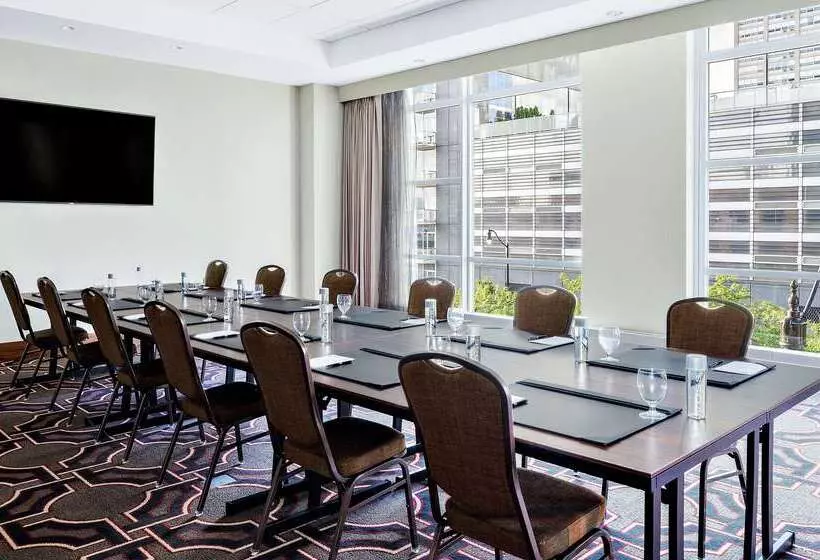 هتل Hilton Garden Inn Chicago Mccormick Place