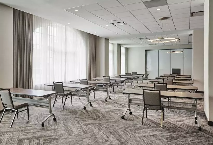 هتل Hyatt House Chicago Medical/university District