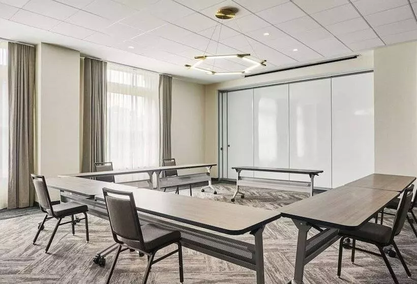 هتل Hyatt House Chicago Medical/university District