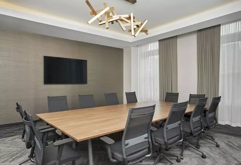 هتل Hyatt House Chicago Medical/university District