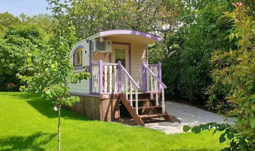 Aamiaismajoitus (B&B) Les Insolites De La Pouillyzotte