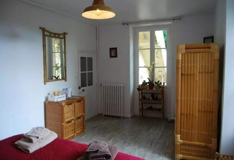 Aamiaismajoitus (B&B) Les Insolites De La Pouillyzotte