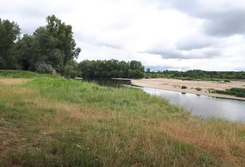 Aamiaismajoitus (B&B) Les Insolites De La Pouillyzotte