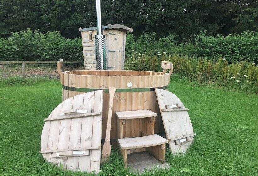 هتل Beehive @ Westcote Glamping  Campsite