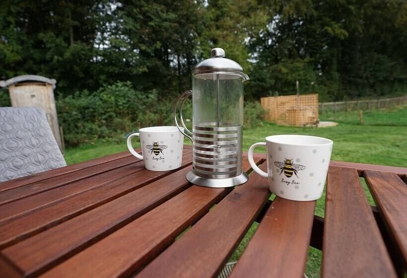 هتل Beehive @ Westcote Glamping  Campsite
