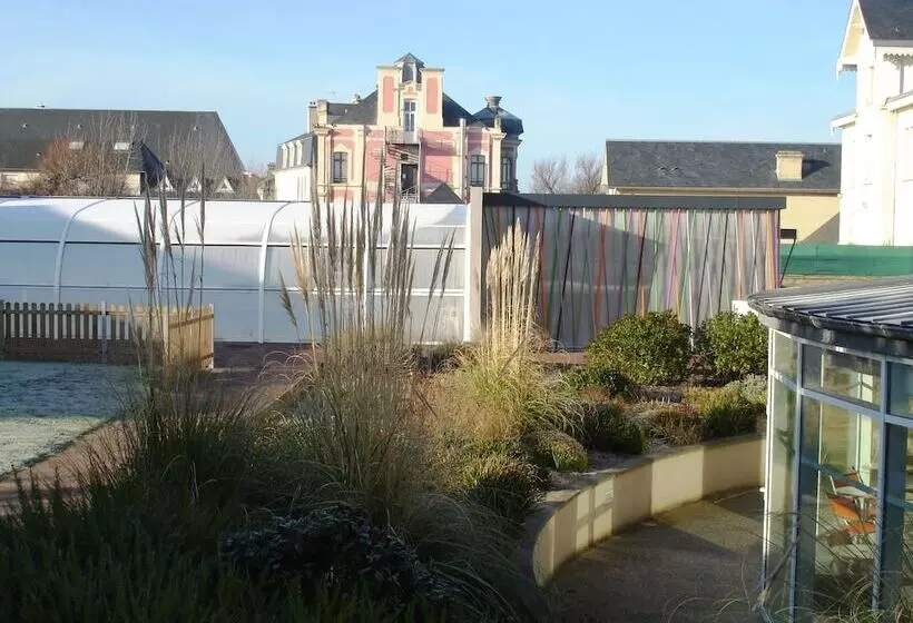 ホテル Hôtel Club Les Tourelles