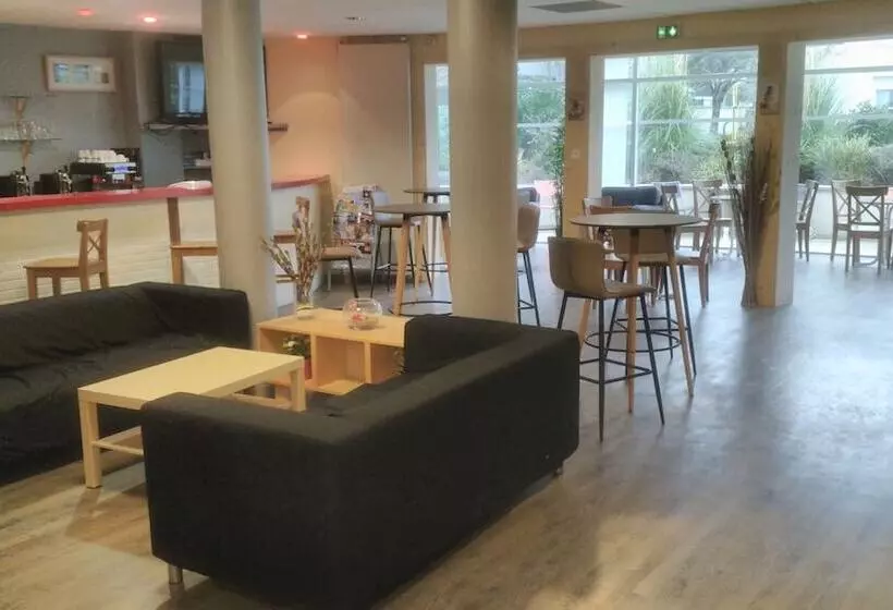 ホテル Hôtel Club Les Tourelles