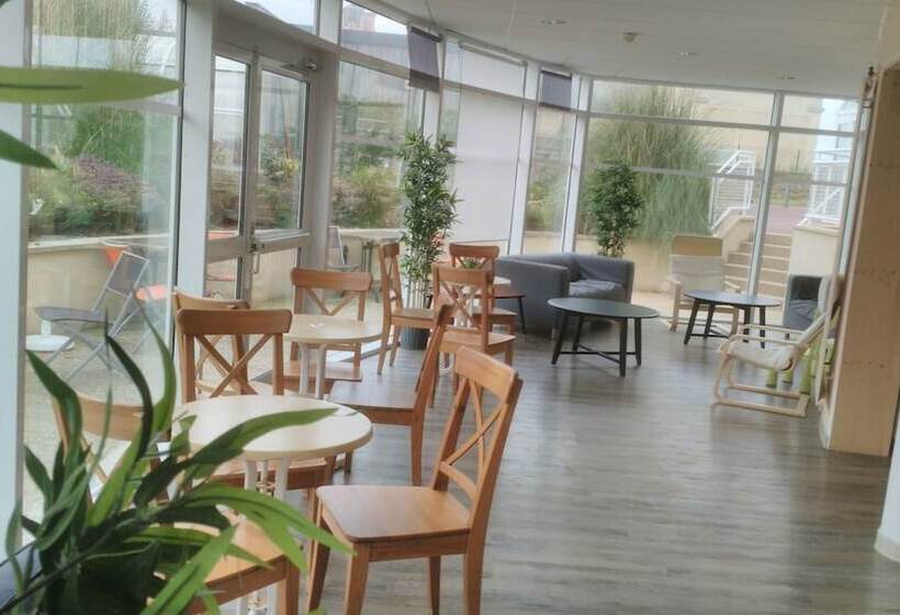 호텔 Hôtel Club Les Tourelles