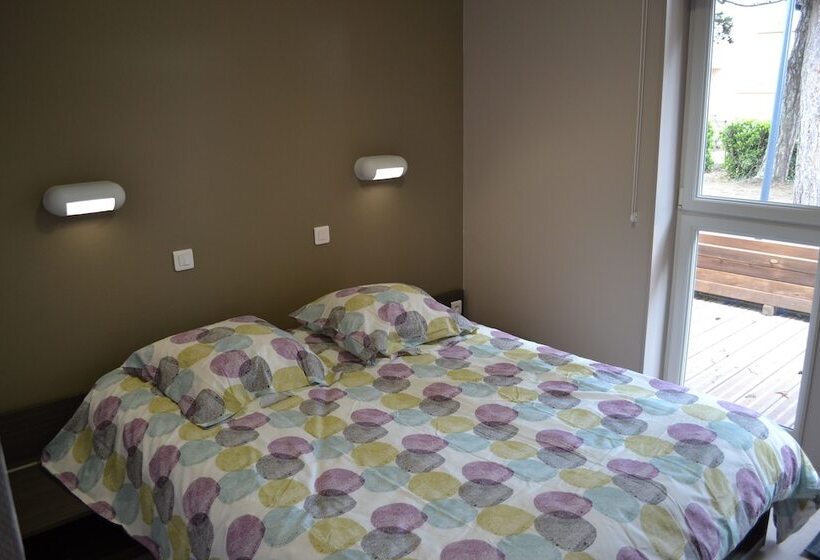 호텔 Hôtel Club Les Tourelles