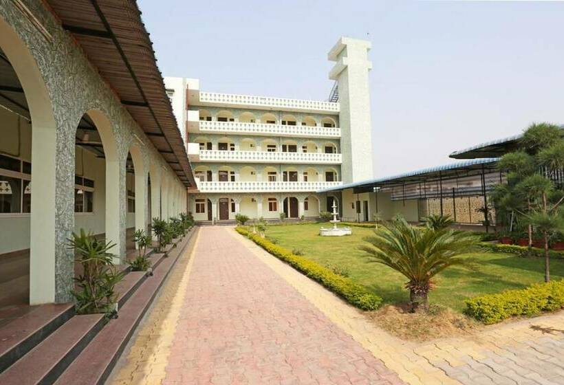 בית מלון כפרי Radhika Resort