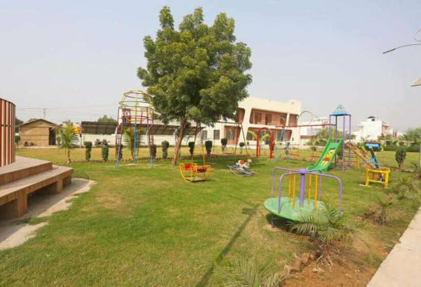 בית מלון כפרי Radhika Resort