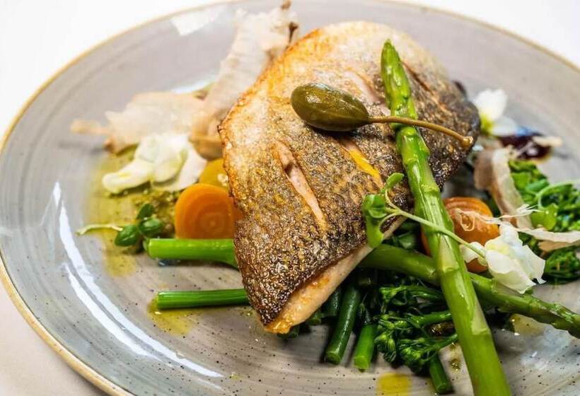 Отель The White Hart