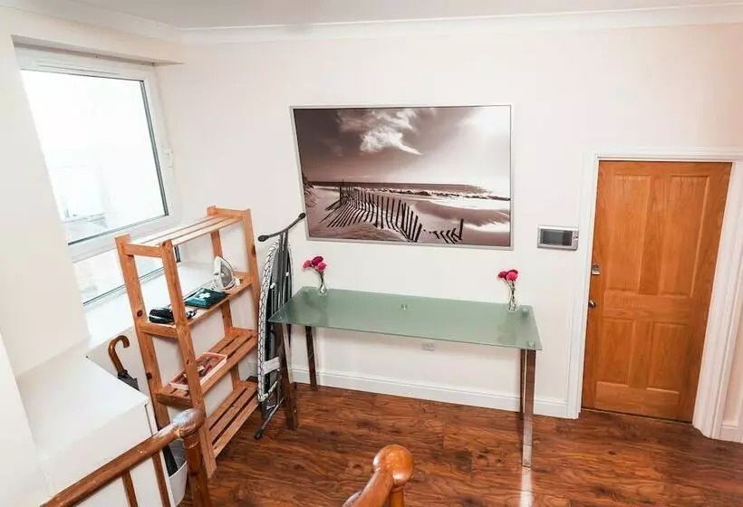 Majatalo Private Ensuite Room Liverpool Street