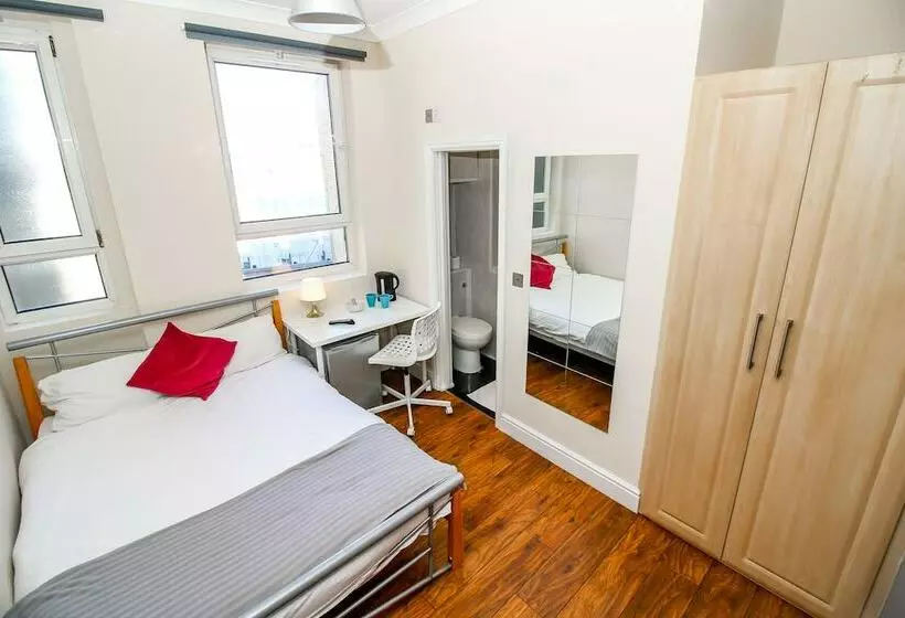 Majatalo Private Ensuite Room Liverpool Street
