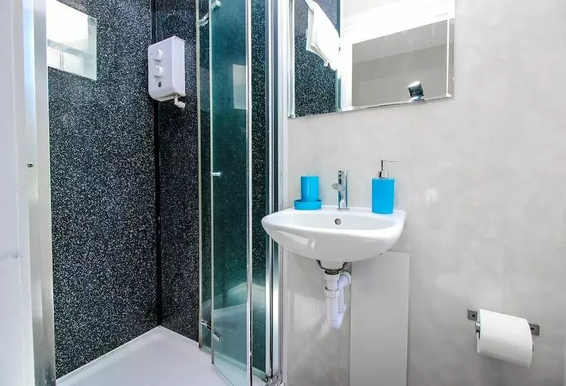 Majatalo Private Ensuite Room Liverpool Street