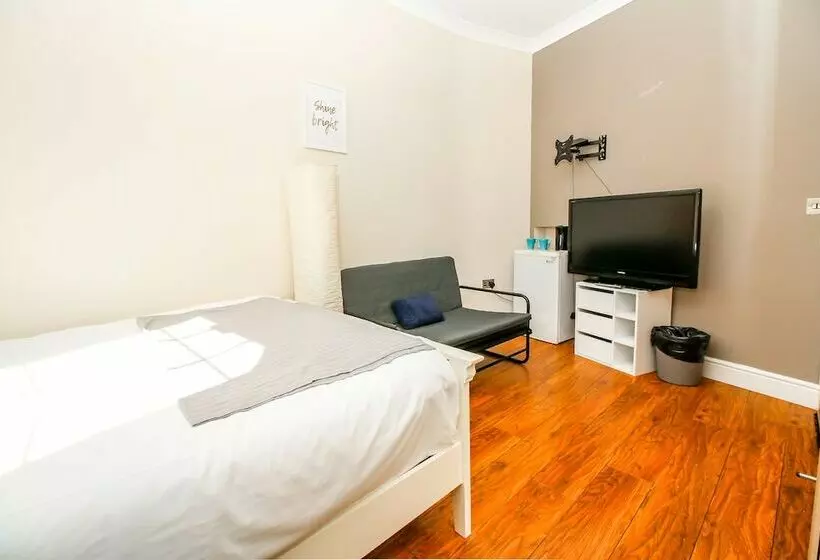 Majatalo Private Ensuite Room Liverpool Street