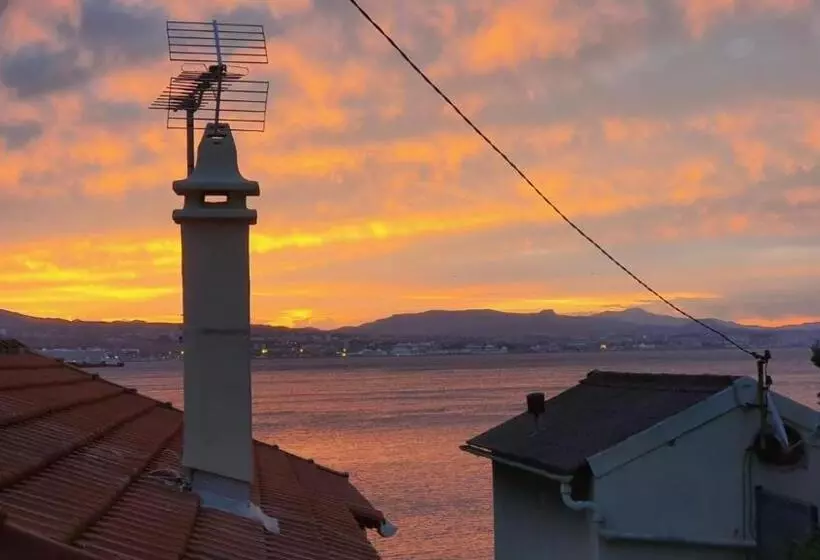 تختخواب و صبحانه Les Nuits D été Niolon
