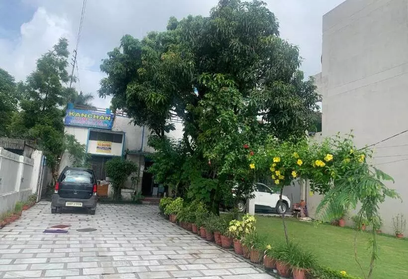 ホテル Kanchan Dehradun
