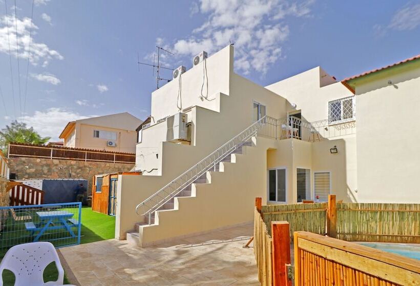 Palma Diving Resort   Hostel