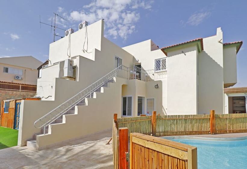 Palma Diving Resort   Hostel