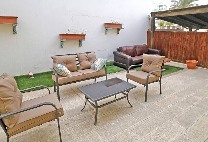 Palma Diving Resort   Hostel