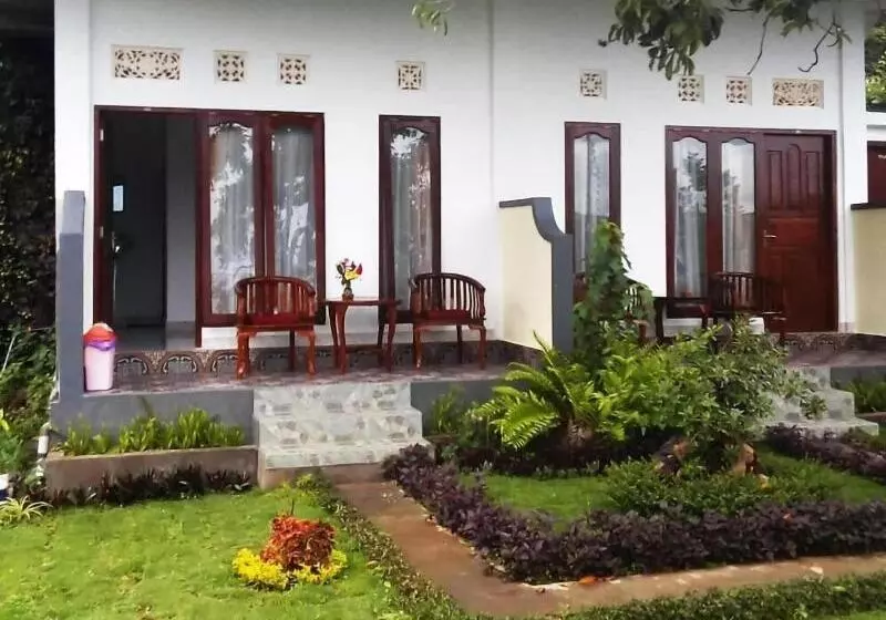 Majatalo Aris Homestay And Warung Made