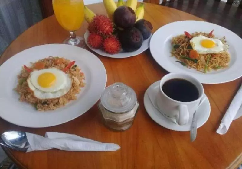 Majatalo Aris Homestay And Warung Made