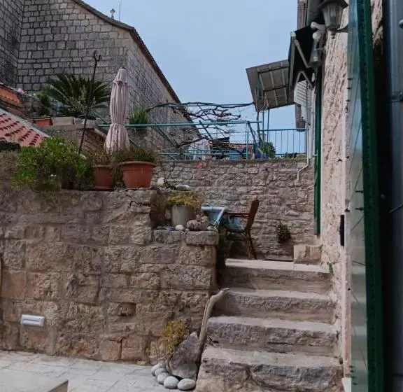 Majatalo Guest House Lucijo