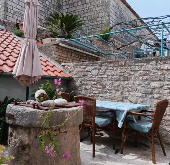 Majatalo Guest House Lucijo