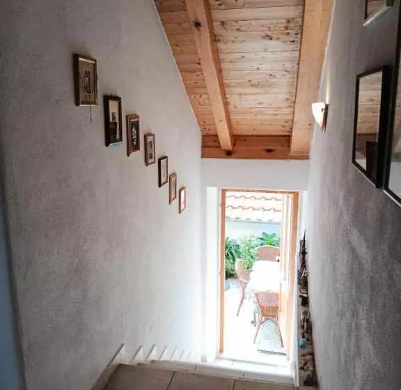 Majatalo Guest House Lucijo