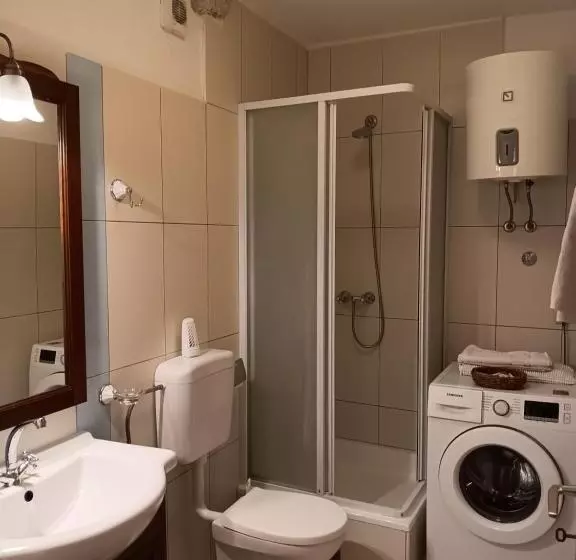 Majatalo Guest House Lucijo