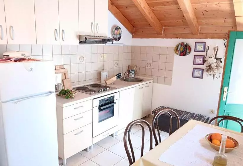 Majatalo Guest House Lucijo