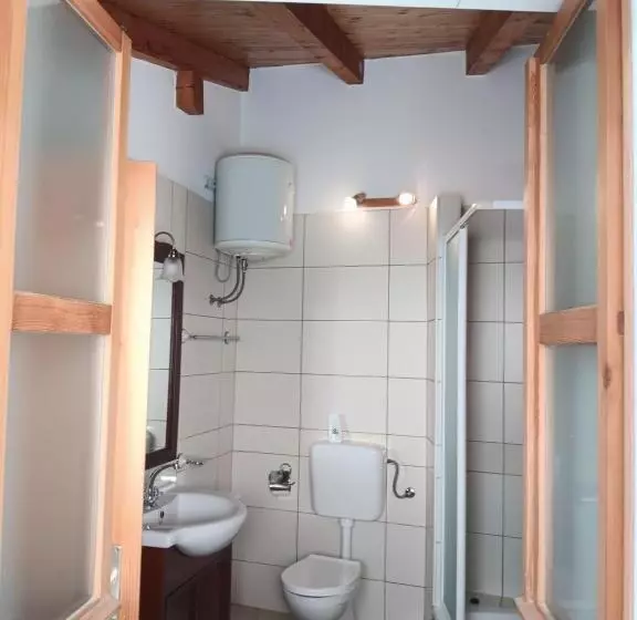 Majatalo Guest House Lucijo