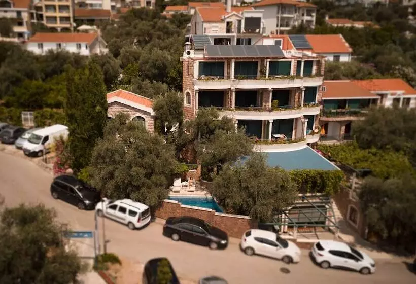 Apartments And Rooms Levantin Inn