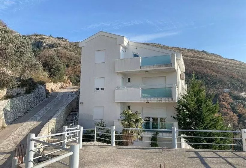 Apartments And Rooms Levantin Inn