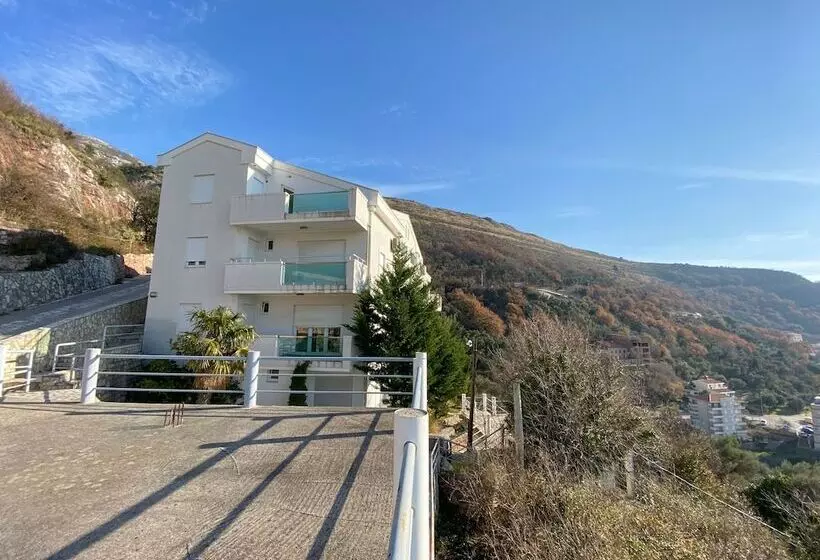 Apartments And Rooms Levantin Inn