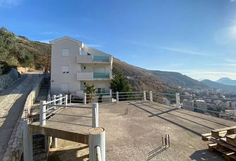 Apartments And Rooms Levantin Inn