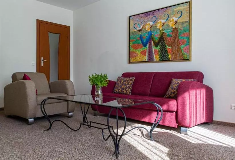 هتل Medea Apartments By Upa