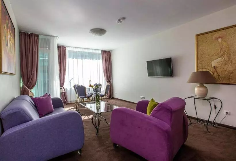 هتل Medea Apartments By Upa