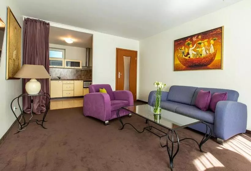 هتل Medea Apartments By Upa