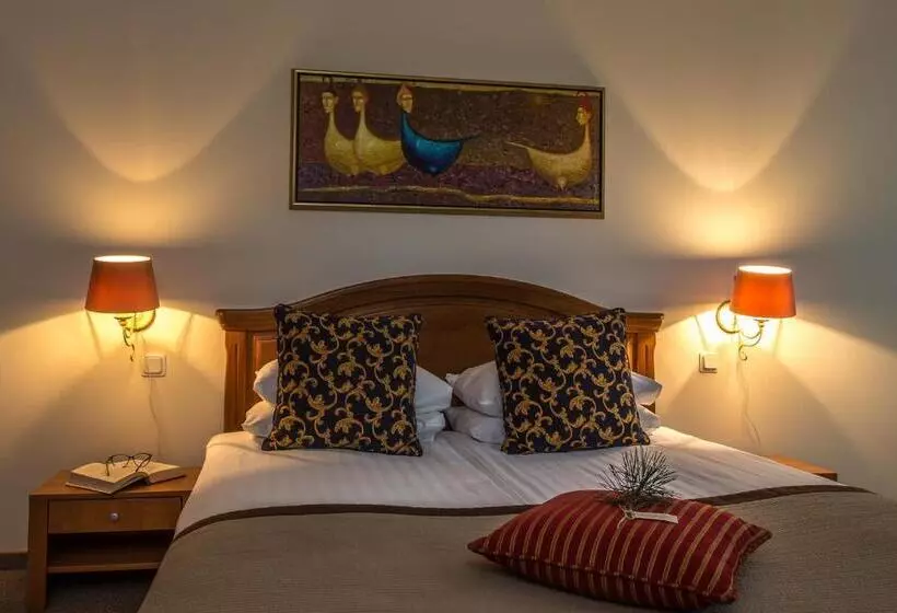 هتل Medea Apartments By Upa