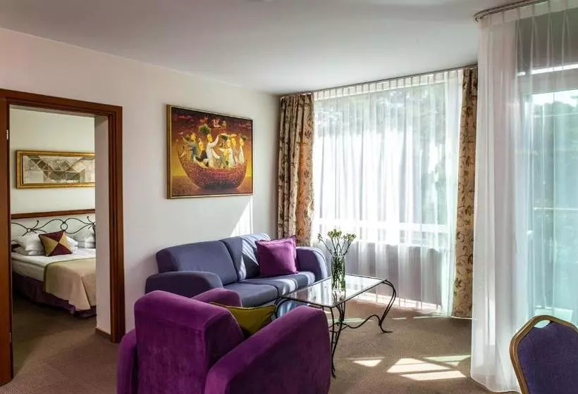 هتل Medea Apartments By Upa