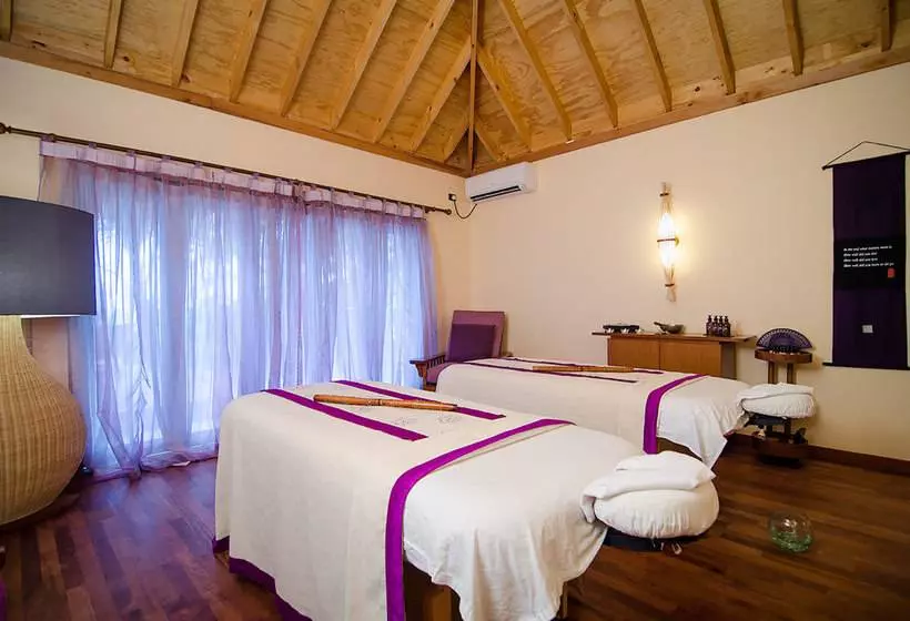 هتل Mirihi Island Resort