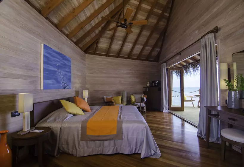 هتل Mirihi Island Resort