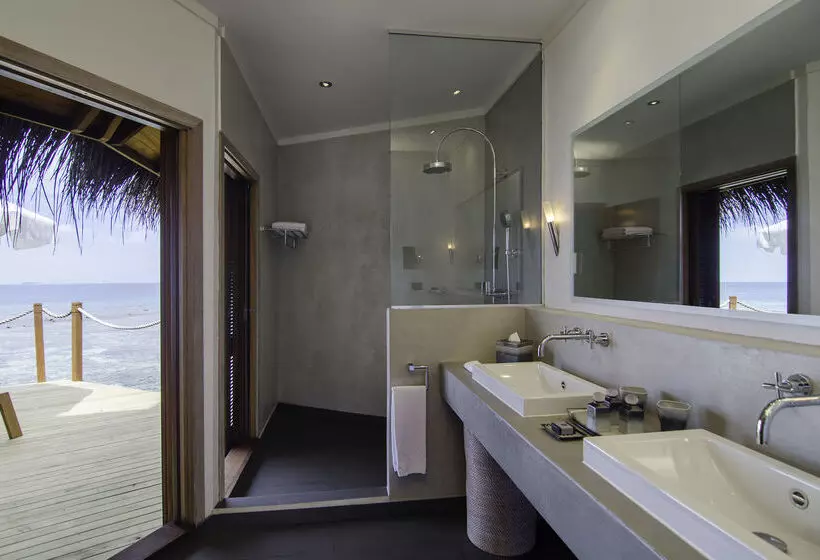 هتل Mirihi Island Resort