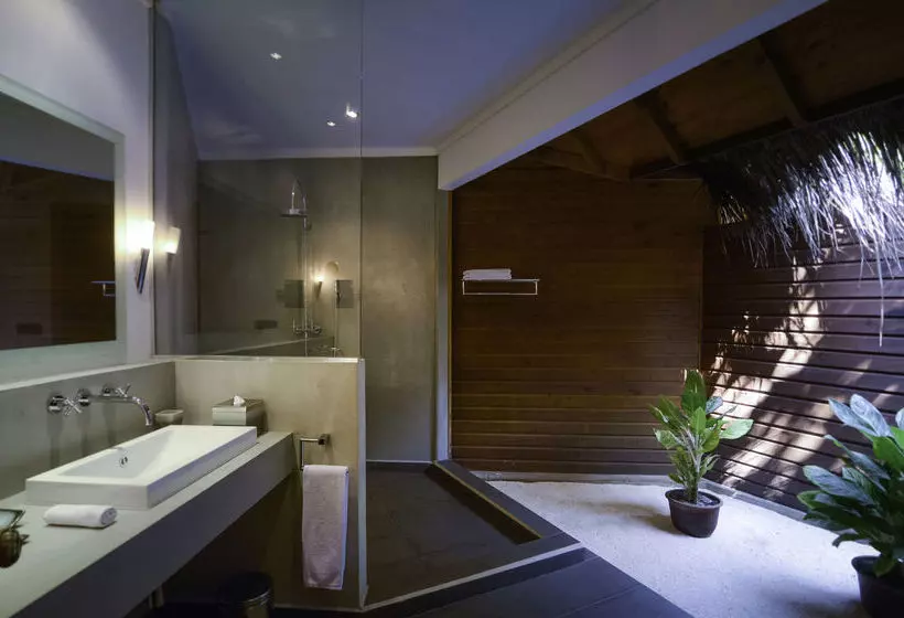 هتل Mirihi Island Resort